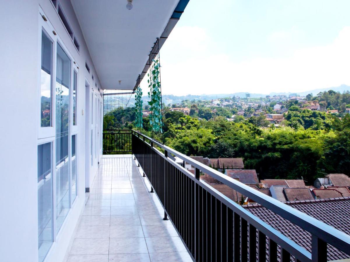 Oyo 569 Cigadung Guest House Syariah Bandung Exterior photo