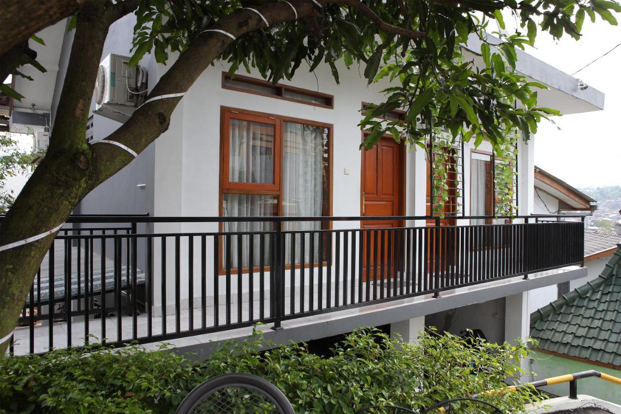 Oyo 569 Cigadung Guest House Syariah Bandung Exterior photo