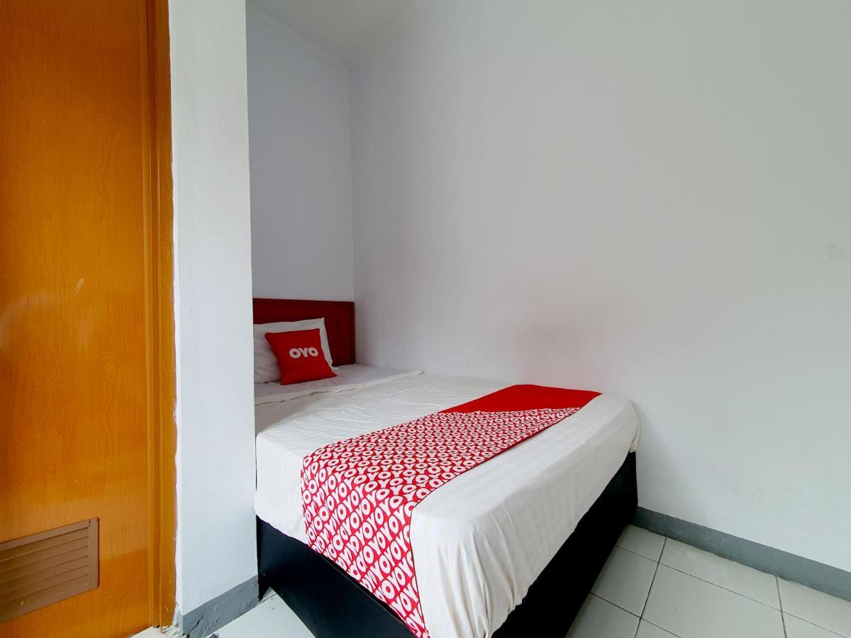 Oyo 569 Cigadung Guest House Syariah Bandung Exterior photo