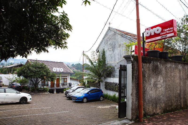 Oyo 569 Cigadung Guest House Syariah Bandung Exterior photo