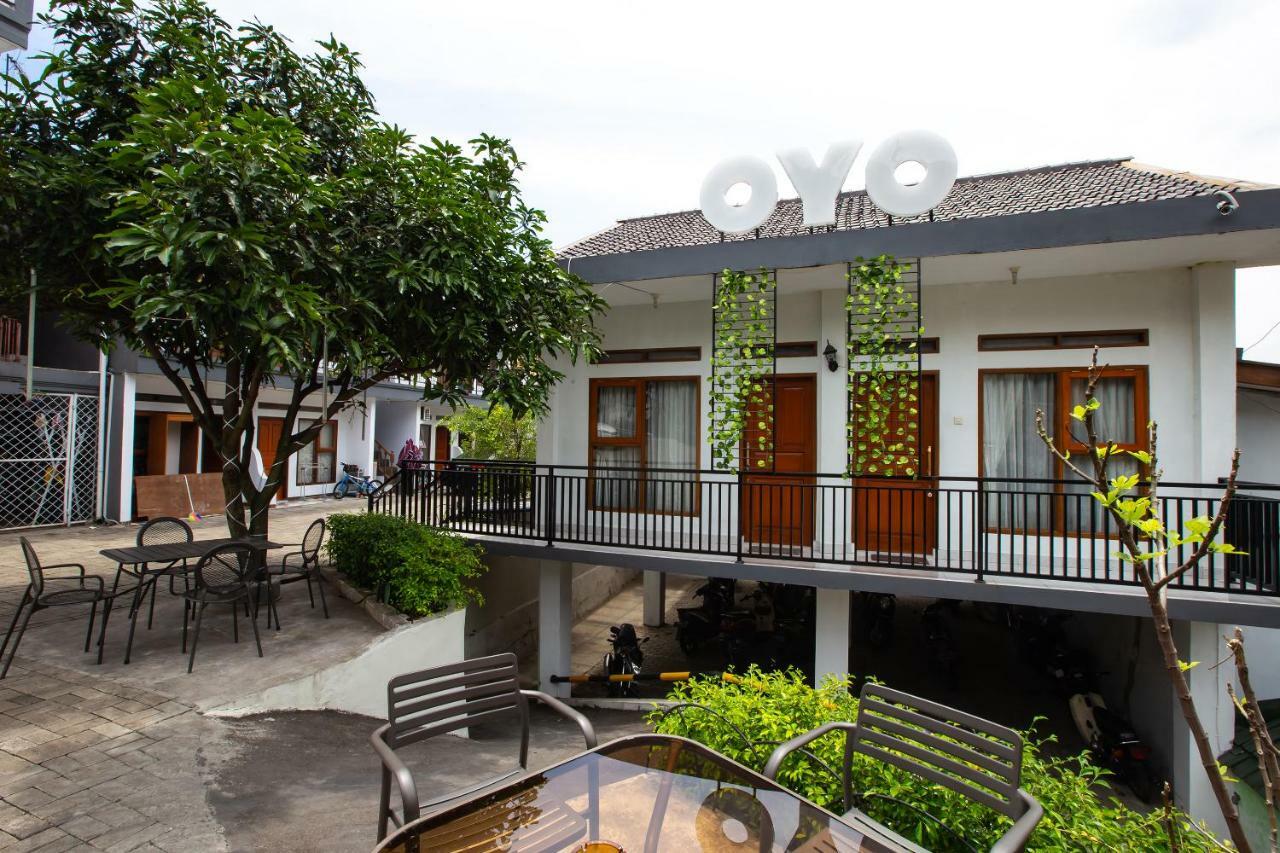 Oyo 569 Cigadung Guest House Syariah Bandung Exterior photo