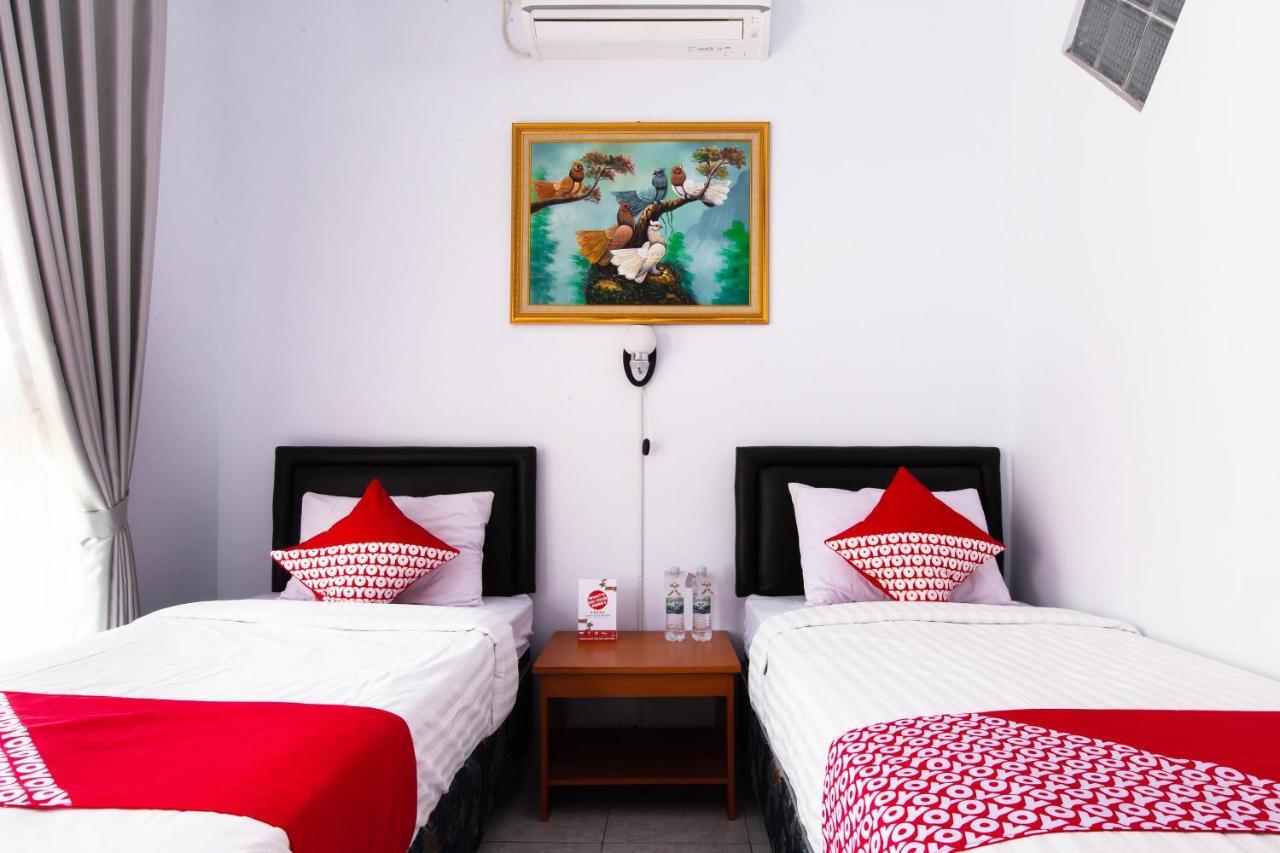 Oyo 569 Cigadung Guest House Syariah Bandung Exterior photo