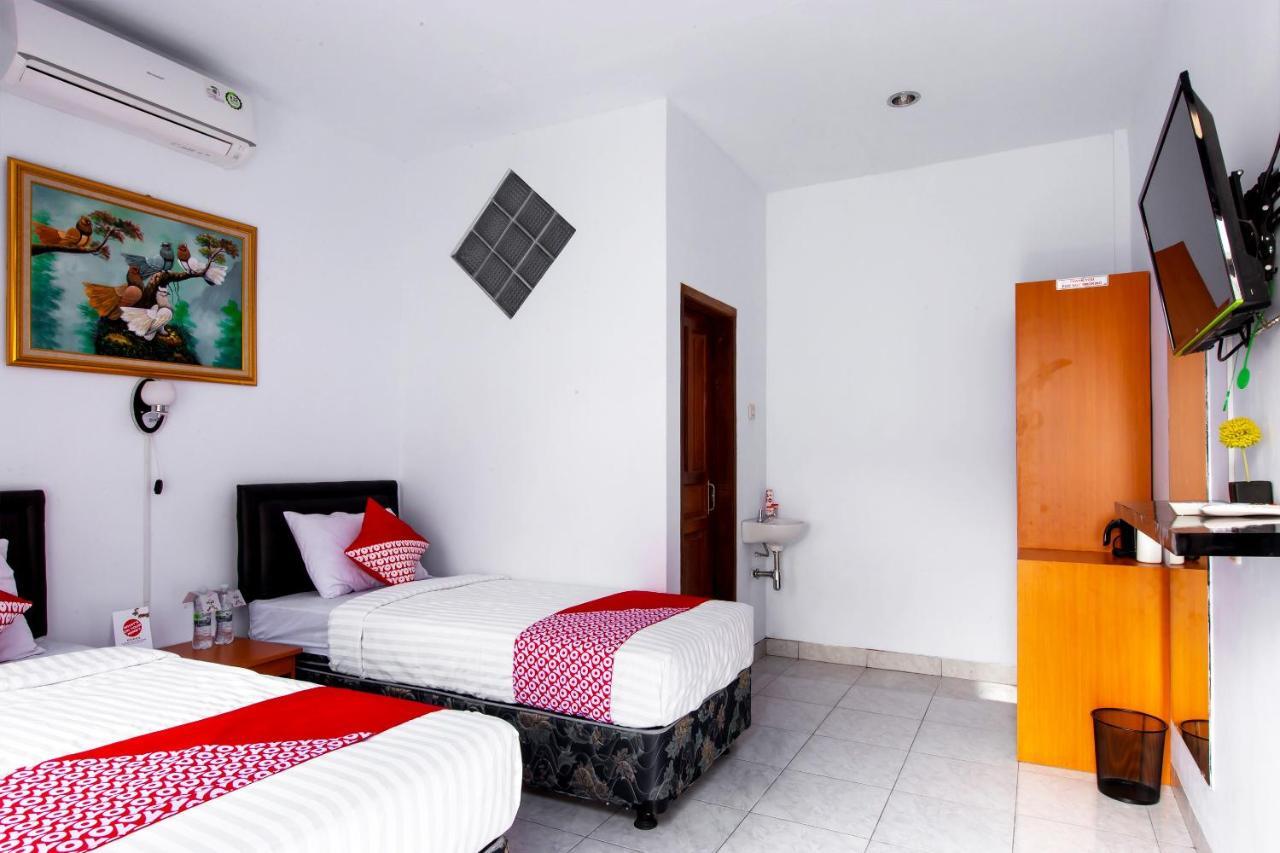 Oyo 569 Cigadung Guest House Syariah Bandung Exterior photo